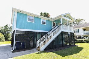 Exterior - Walk to the Beach 3 BR Beach House! Phillips Cottage (Surfside Beach)