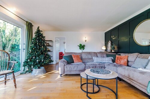 Peak retreat, sleeps 12 - fun, fires & friends