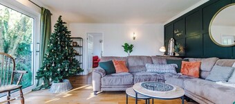 Peak retreat, sleeps 12 - fun, fires & friends