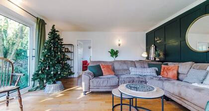 Peak retreat, sleeps 12 - fun, fires & friends