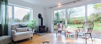 Peak retreat, sleeps 12 - fun, fires & friends