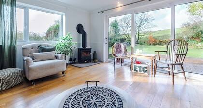 Peak retreat, sleeps 12 - fun, fires & friends