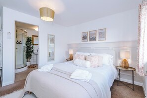 6 bedrooms, iron/ironing board, free WiFi, bed sheets