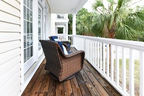 Terrace/patio - Walk to the Beach 5 BR Beach House with a Private Pool! Pour Again  (Surfside Beach)