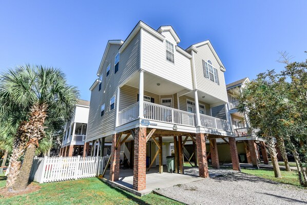 Exterior - Walk to the Beach 5 BR Beach House with a Private Pool! Pour Again  (Surfside Beach)