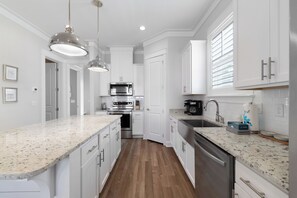 Køleskab, mikrobølgeovn, ovn, kogeplade