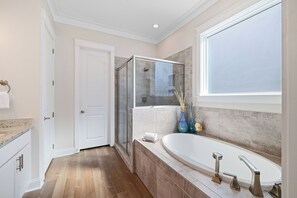 Een douche, handdoeken