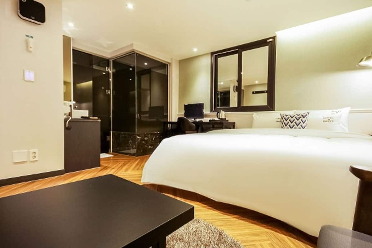Superior Double Room | Soundproofing, free WiFi