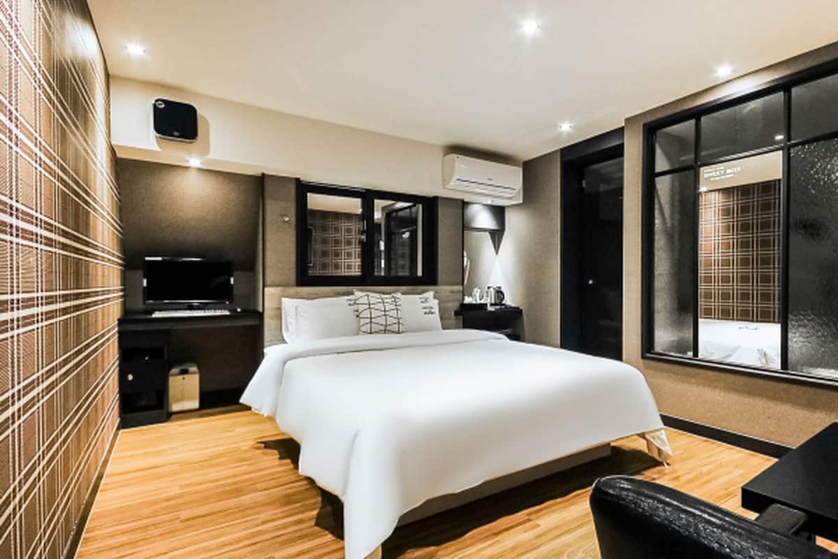 Standard Double Room | Soundproofing, free WiFi