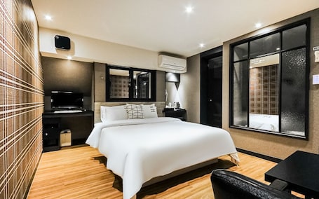 Standard Double Room | Soundproofing, free WiFi