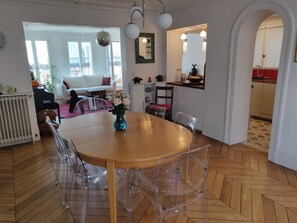 Dining - Appartement de Charme Dans le Quartier de "south Pigalle" Pour 4 Personnes (Paris)