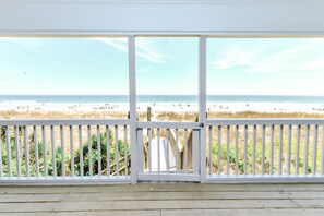 Property grounds - Oceanfront 4 BR Pet-Friendly Beach House! Stewart Cottage  (Surfside Beach)
