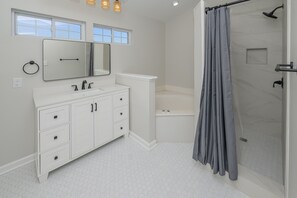 Shower - Oceanfront 6 BR Beach House! Ultimate Pearl (Surfside Beach)