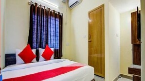 Blackout curtains, soundproofing, free WiFi - Urban Drift by Urban Hotels (Bengaluru)