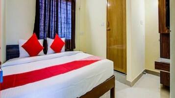Blackout curtains, soundproofing, free WiFi