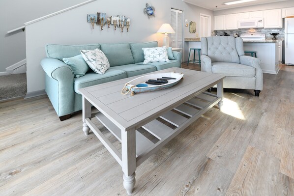 TV - 2nd Row 3 BR Condo with a Shared Pool! Surfside By The Sea I 305 (Surfside Beach)