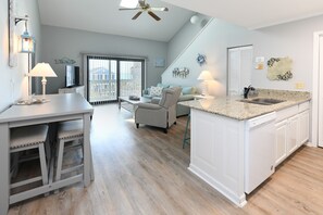 TV - 2nd Row 3 BR Condo with a Shared Pool! Surfside By The Sea I 305 (Surfside Beach)