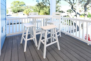 Outdoor dining - Walk to the Beach 7 BR Beach House with a Private Pool! Wait N Sea (Surfside Beach)