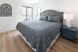 2 bedrooms, iron/ironing board, Internet - Oceanfront 2 BR Condo with Shared Pool! Reflections 102 - Beach Therapy  (Garden City)