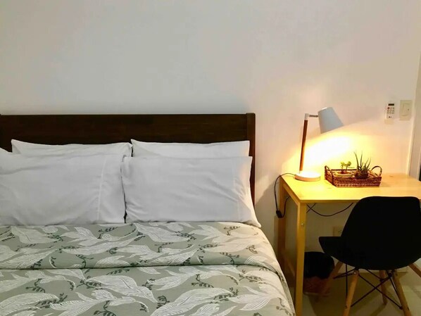 1 bedroom, iron/ironing board, WiFi, bed sheets - 1BR Newly Furnished Avida 34th Street BGC/UpTown

 (Taguig)