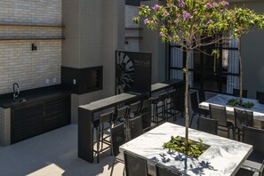 BBQ/picnic Area - 1034 - Apartamento com piscina apto 104 (Bombinhas)