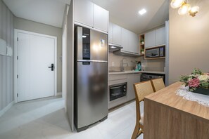 Full-sized fridge, microwave, oven, toaster - 1034 - Apartamento com piscina apto 104 (Bombinhas)