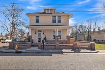 4br House Near Augusta Medical Campus 4 Bedroom Home by RedAwnin