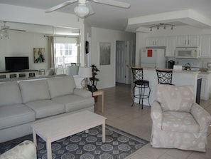 Condo, 1 phòng ngủ | Khu phòng khách