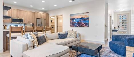 Stadtwohnung, 3 Schlafzimmer | Wohnbereich | Smart-TV