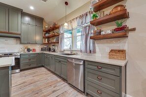 House (3 Bedrooms) | Interior - Country Home Near Fredericksburg: Fire Pit & Grill (Harper)