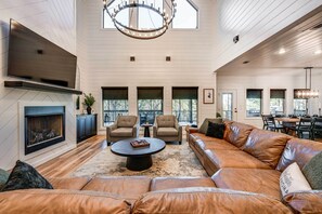 Interior - Luxe Group Getaway w/ 2-story Deck in Broken Bow! (Broken Bow)