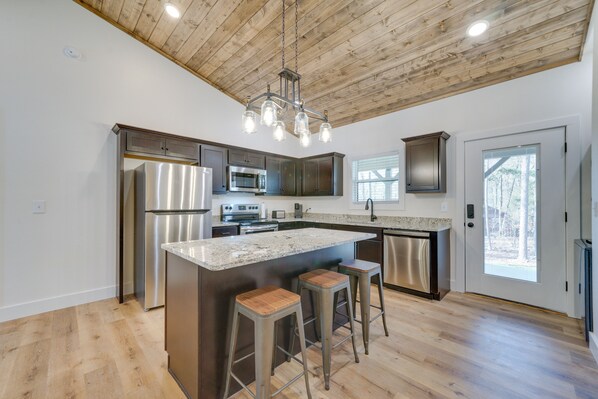 Microondas, horno, placa de cocina, lavavajillas