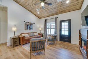 TV, fireplace - 2 Mi to Lake: Contemporary Cabin in Broken Bow! (Broken Bow)