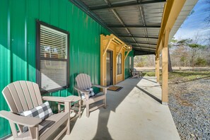 Terrace/patio - Serene Cabin ~ 2 Mi to Lake in Broken Bow! (Broken Bow)