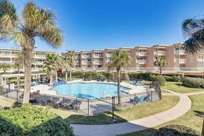 Apartment (1 Bedroom) | Interior - Balcony & Gulf Views: Galveston Condo Near Beach (Galveston)