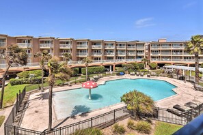 Apartment (1 Bedroom) | Interior - Balcony & Gulf Views: Galveston Condo Near Beach (Galveston)