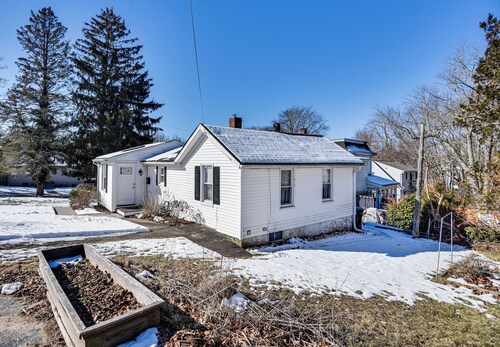 Downtown Westerly Home: 4 Mi to Beaches!