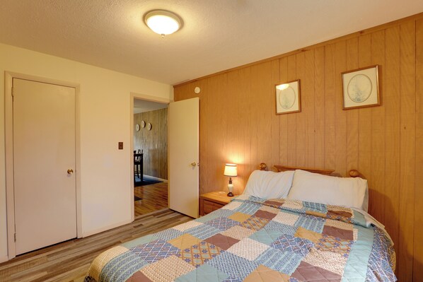 House (3 Bedrooms) | Interior - Riverside Country Cabin! Hot Springs Getaway (Hot Springs)