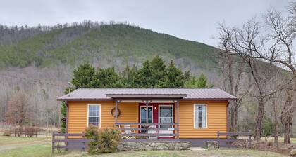 Riverside Country Cabin! Hot Springs Getaway