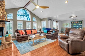 House (4 Bedrooms) | Depan hartanah