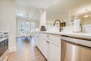 Apartment (2 Bedrooms) | Interior - Chic Greensboro Condo w/ Lake Oconee Access! (Greensboro)