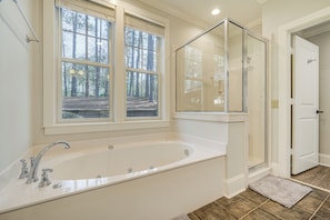 Interior - Chic Greensboro Condo w/ Lake Oconee Access! (Greensboro)