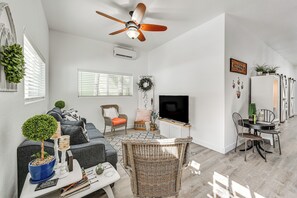 Interior - Grill & Patio: Charming Cabin in Munds Park (Munds Park)