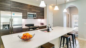 House (4 Bedrooms) | Interior