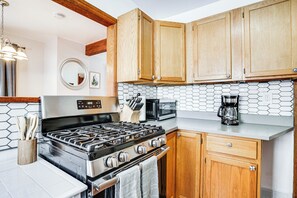 House (2 Bedrooms) | Interior - Pet-friendly Saint Paul Home w/ Shared Yard! (St. Paul)