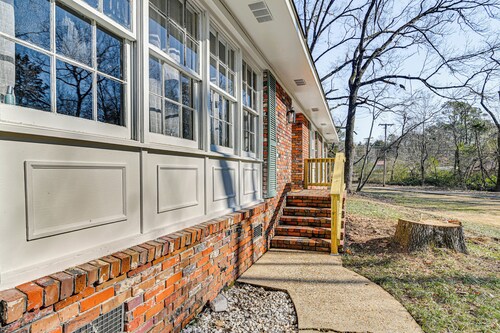 Spacious Starkville Home: 4 Mi to MSU Campus