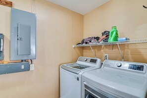 House (4 Bedrooms) | Interior - Spacious Starkville Home: 4 Mi to MSU Campus (Starkville)