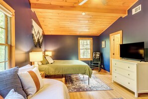 Interior - Cozy Ellijay Cabin: Hot Tub, Yard, & Resort Access (Ellijay)