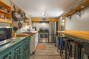 Frigorífic, microones, forn i placa de cuina 