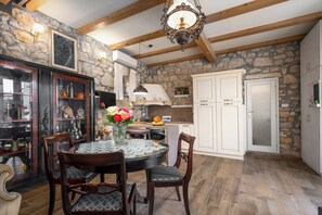 Dining - Holiday home with sea view, 4 persons, private garden, only 100m from the sea. (Vrsar)